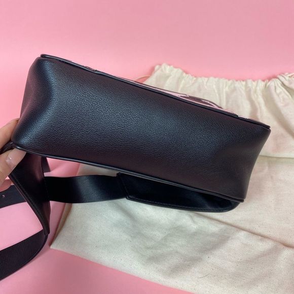 ❌SOLD❌ Valentino Bum Bag LIKE NEW! - Picture 11 of 14